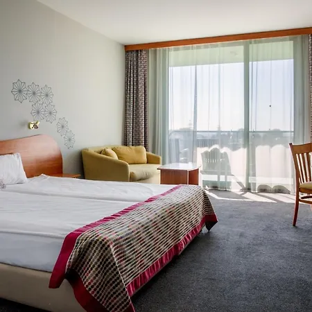 Mpm Kalina Garden 4* ساني بيتش